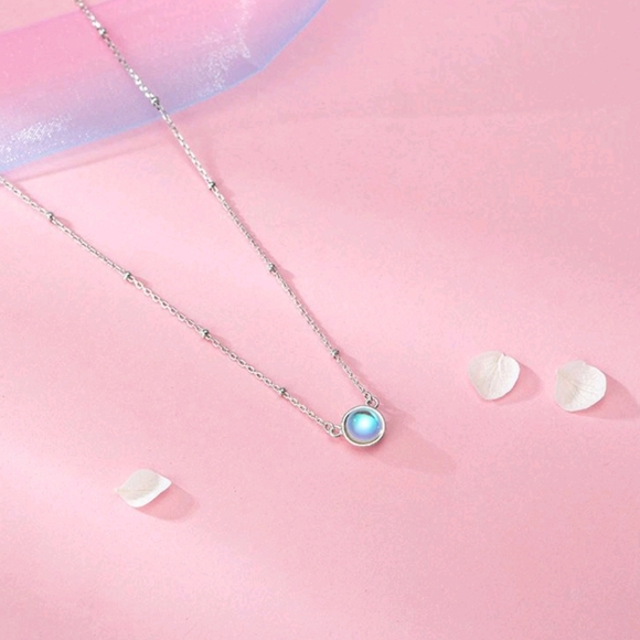 *New!* Gorgeous Silver Moonstone Necklace - Picture 2 of 4